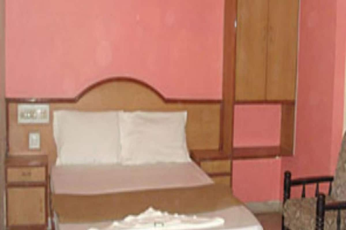 Executive Room, 1 Double Bed | In-room safe, desk, free WiFi