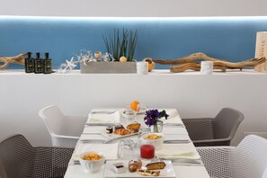 Daily buffet breakfast (EUR 8 per person) - M&F Hotel (Gallipoli)