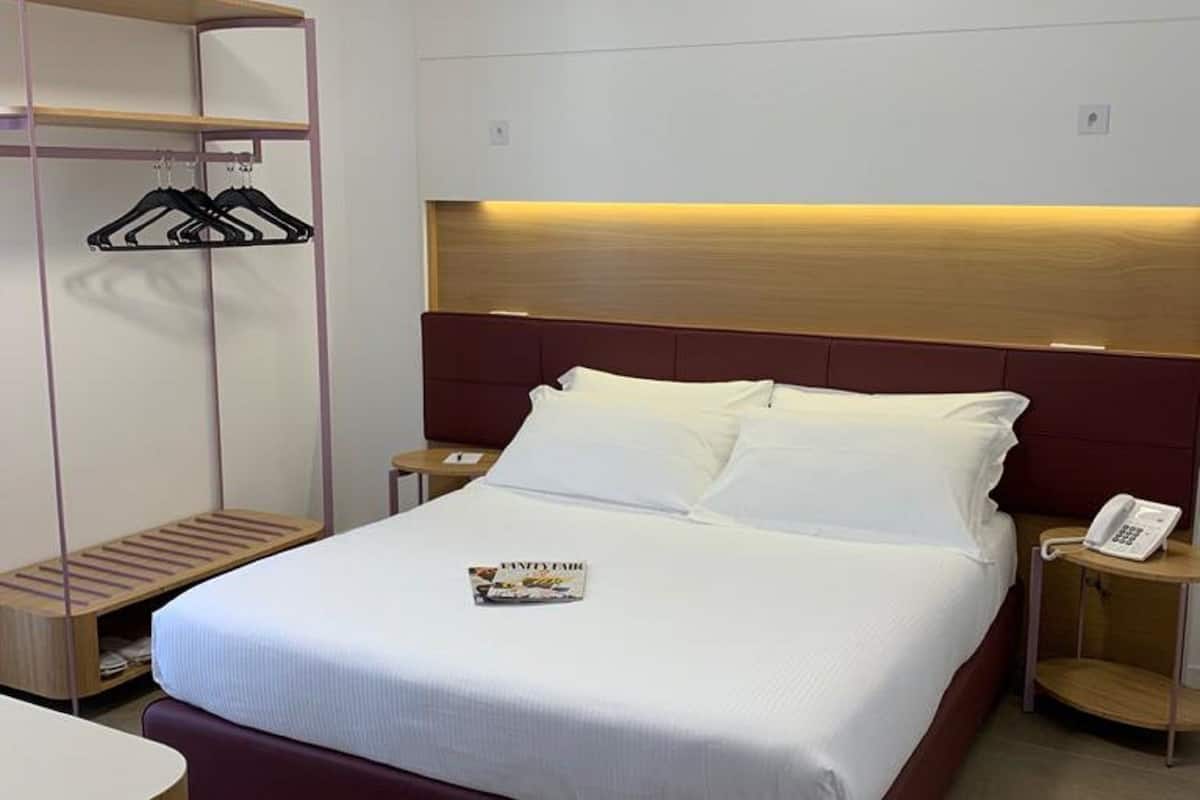 Superior-Doppelzimmer, Terrasse | Minibar, Zimmersafe, kostenloses WLAN, Bettwäsche