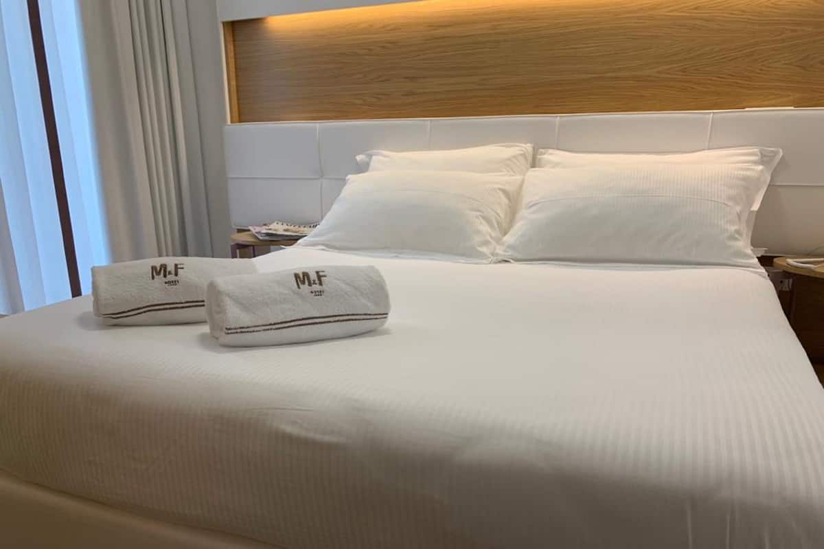 Minibar, Zimmersafe, kostenloses WLAN, Bettwäsche