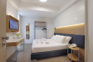 Comfort Double Room, Balcony | Minibar, in-room safe, free WiFi, bed sheets - M&F Hotel (Gallipoli)