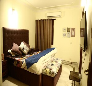 Quarto luxo, 1 cama de casal | Escrivaninha, camas extras/dobráveis (sobretaxa)