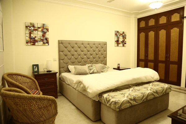Quarto luxo, 1 cama de casal | Escrivaninha, camas extras/dobráveis (sobretaxa)
