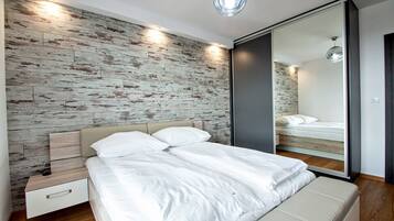 Luxury Apartment | Blackout drapes, soundproofing, iron/ironing board, WiFi (free)