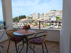 Superior Studio, Terrace, Sea View | Soundproofing, free WiFi, bed sheets