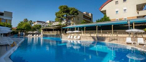 Indoor pool, 2 outdoor pools, pool umbrellas, pool loungers