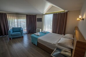 Premium bedding, minibar, in-room safe, WiFi