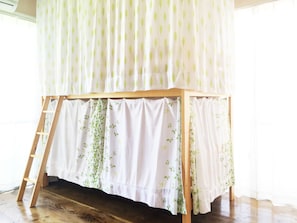 Dormitório compartilhado, somente para mulheres, banheiro compartilhado (Bunk Bed) | Escrivaninha, Wi-Fi de cortesia, roupa de cama