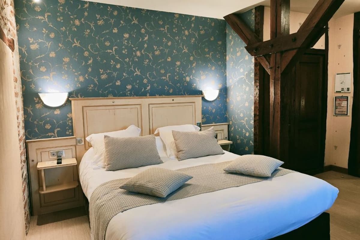 premium bedding, in-room safe, individually decorated