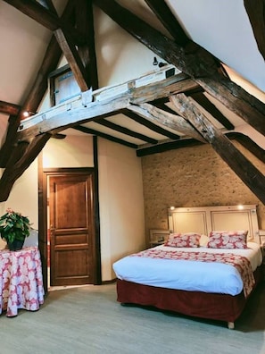 Premium bedding, in-room safe, individually decorated - La Chaumière (Aubigny-sur-Nere)