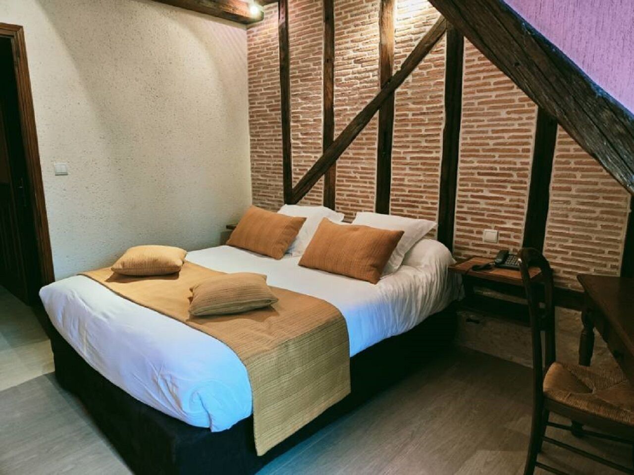 premium bedding, in-room safe, individually decorated