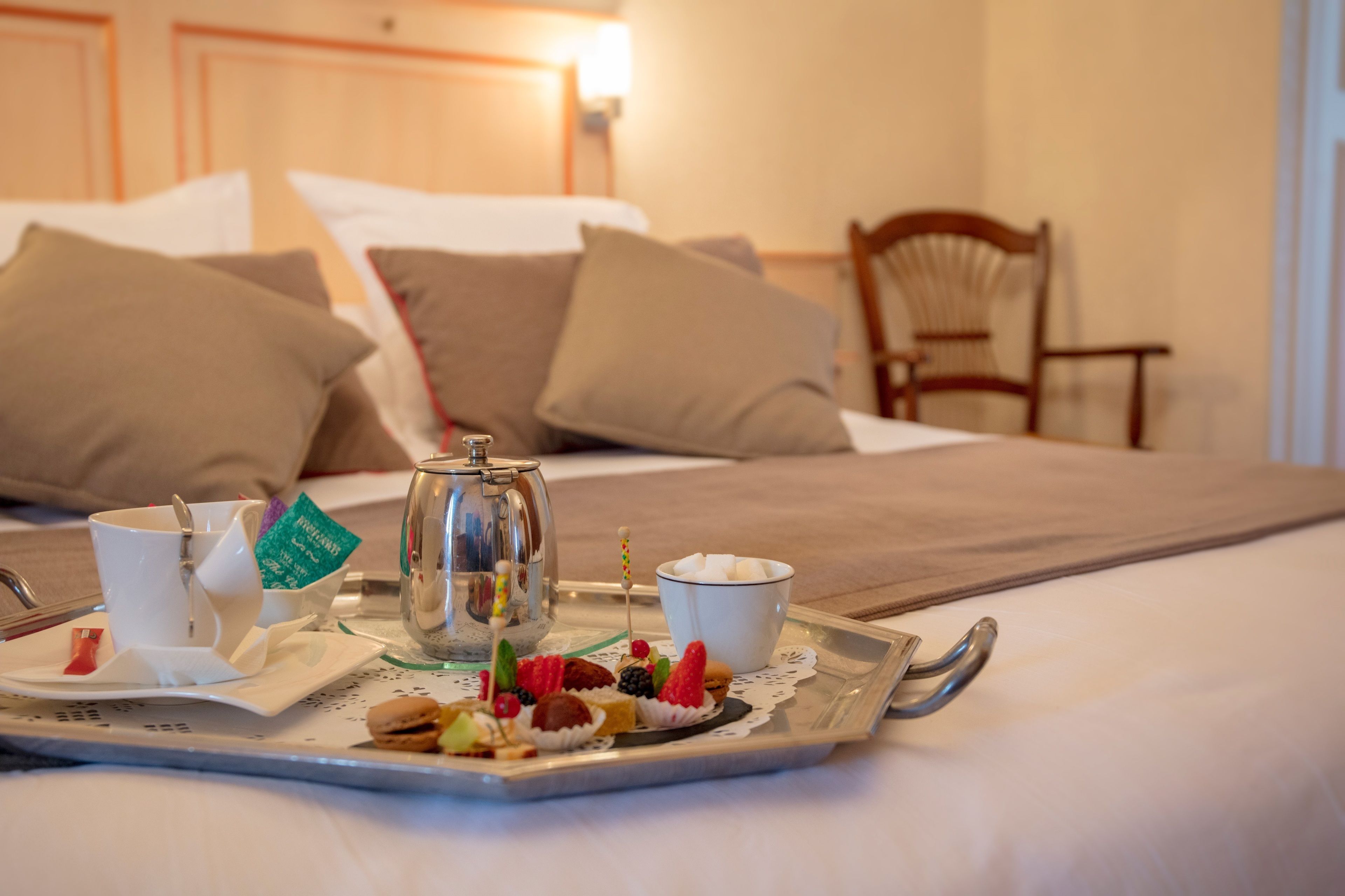 daily continental breakfast (eur 14 per person)