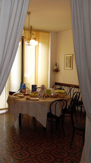 Desayuno de cocina local incluido todos los días