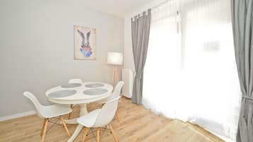 Superior appartement, balkon | Dineerruimte