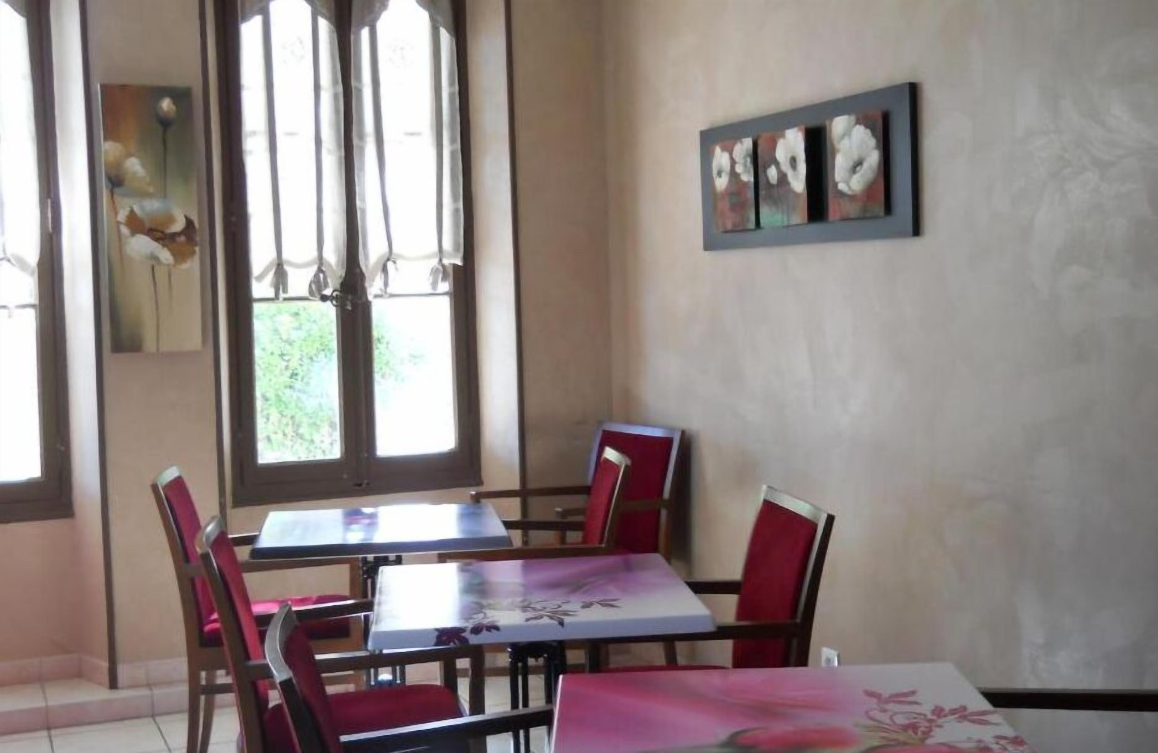 lunch and dinner served, french cuisine