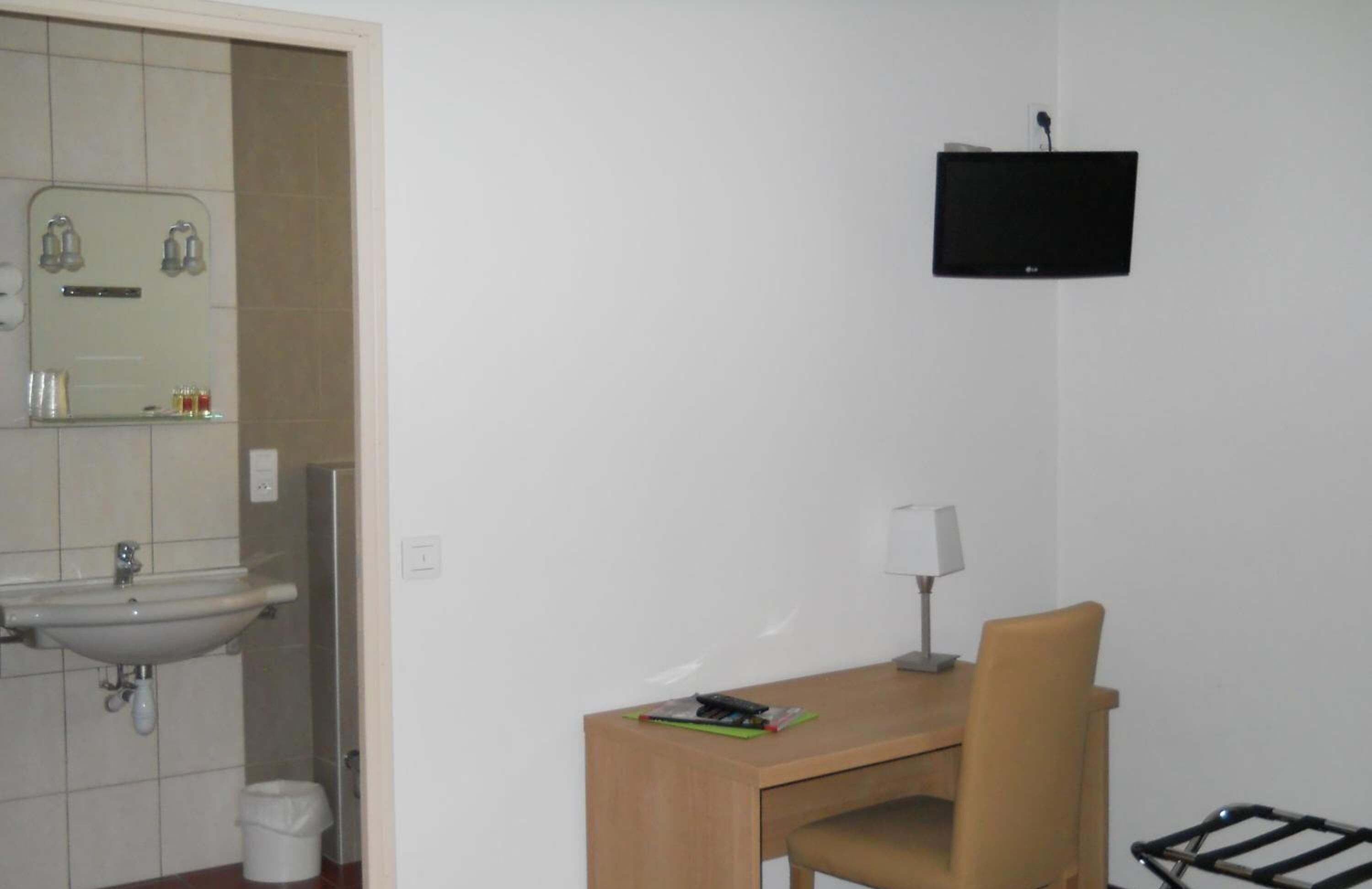 1 bedroom, in-room safe, individually decorated, individually furnished