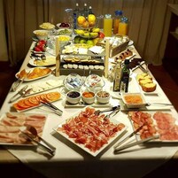 Se ofrece un desayuno a la carta todos los días (por un coste adicional)