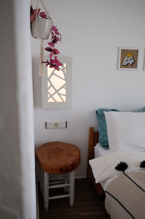 Desk, blackout curtains, free WiFi, bed sheets - Ceneviz Hotel (Kumluca)