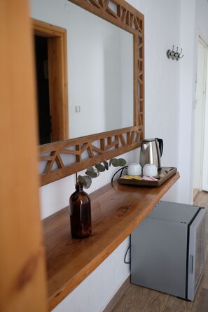 Bureau, rideaux occultants, Wi-Fi gratuit, draps fournis