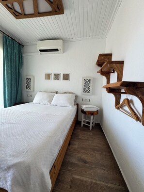Standard Double Room | Desk, blackout curtains, free WiFi, bed sheets - Ceneviz Hotel (Kumluca)
