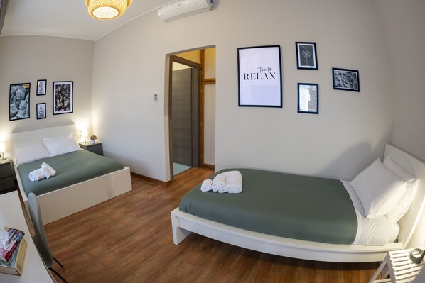 標準三人房 | 床單