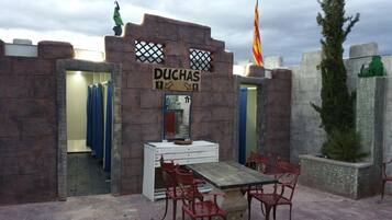 Shower, free toiletries, towels