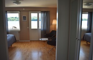 Quarto casal, sacada | 1 quarto, cortinas blackout, ferros/tábuas de passar roupa