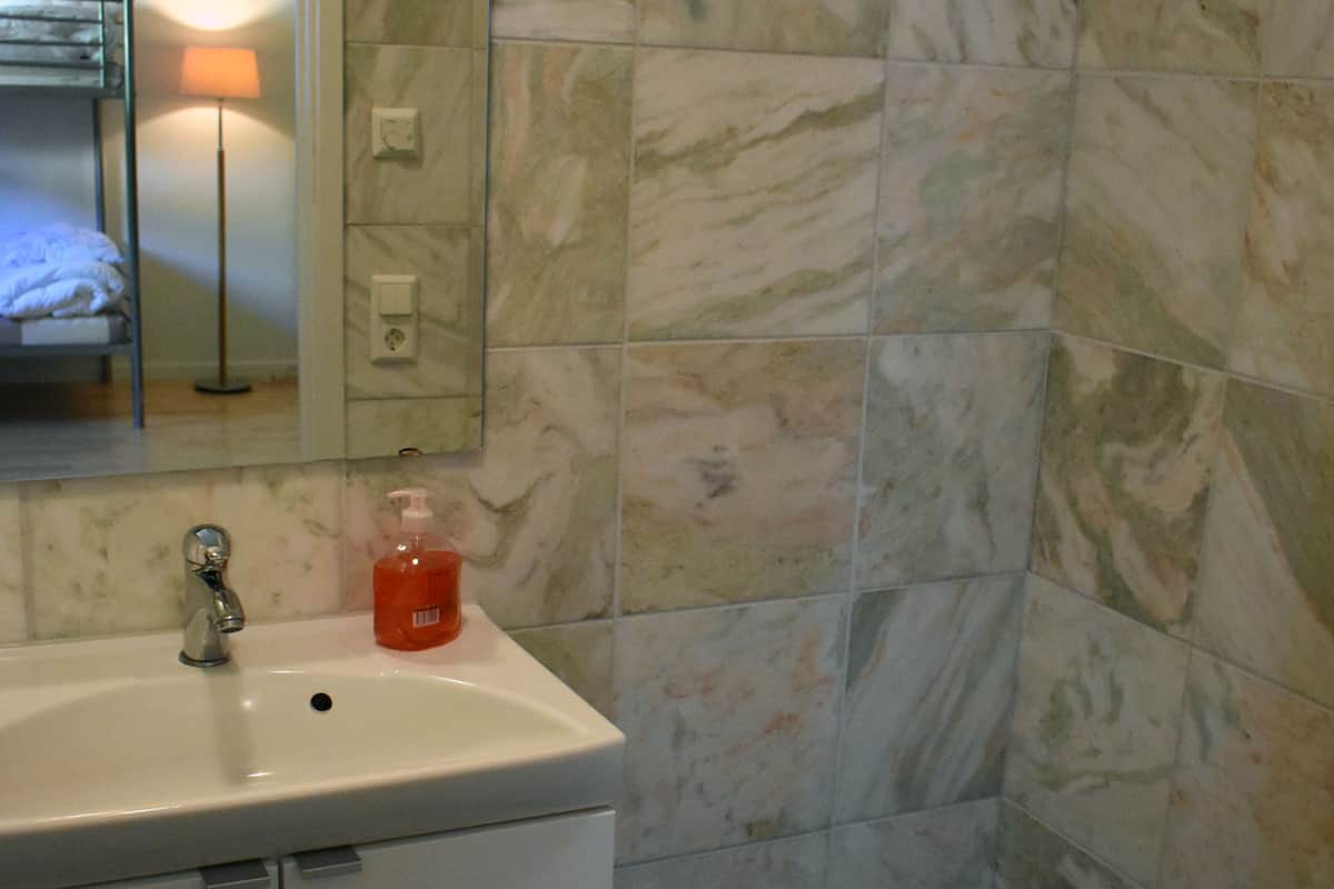 family room, balcony | bathroom | shower, eco-friendly toiletries, hair dryer, towels