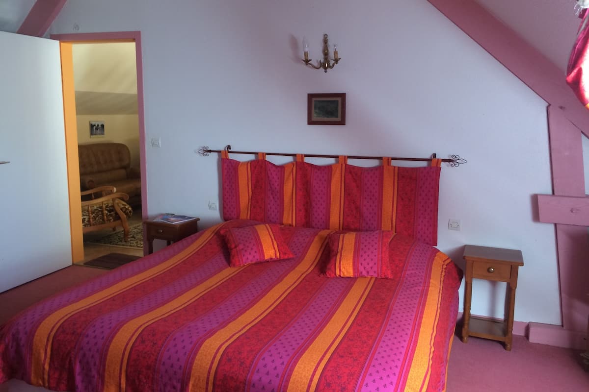 Double Room (Framboise ) | Free cots/infant beds, free WiFi, bed sheets