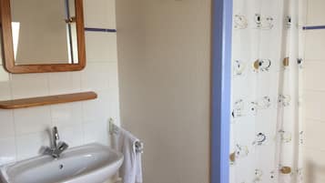Family Suite (Bleue) | Bathroom sink