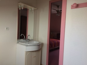 Quarto casal (Framboise ) | Pia do banheiro