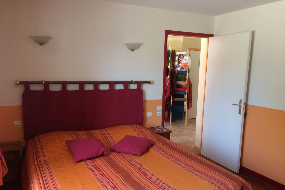 Double Room (Tomette) | Free cots/infant beds, free WiFi, bed sheets