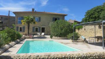 Piscine extérieure (ouverte en saison)