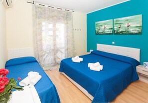 Triple Room, Balcony | In-room safe, free WiFi, bed sheets - Hotel Romantik (Lignano Sabbiadoro)