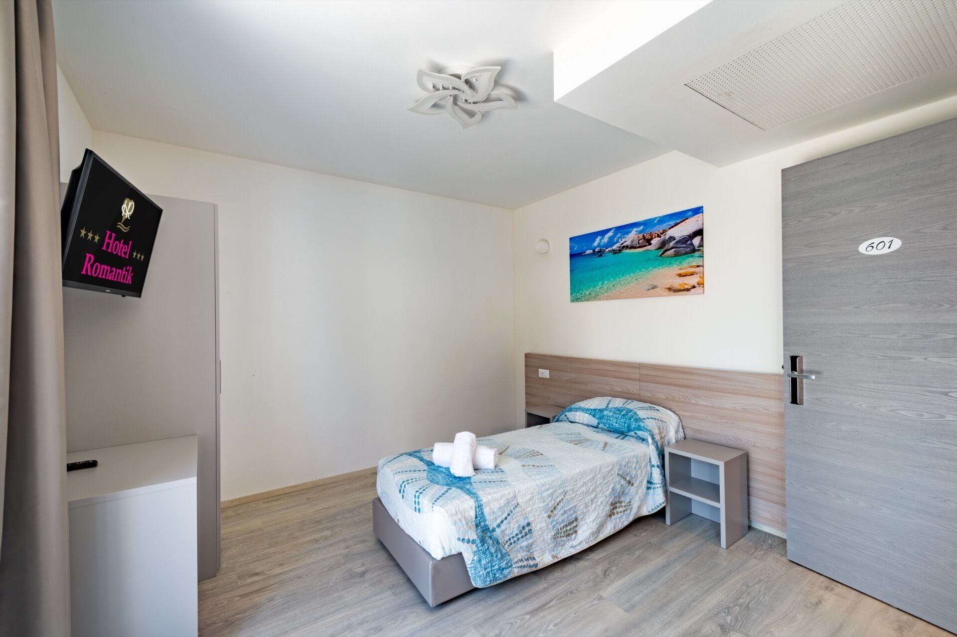 In-room safe, free WiFi, bed sheets