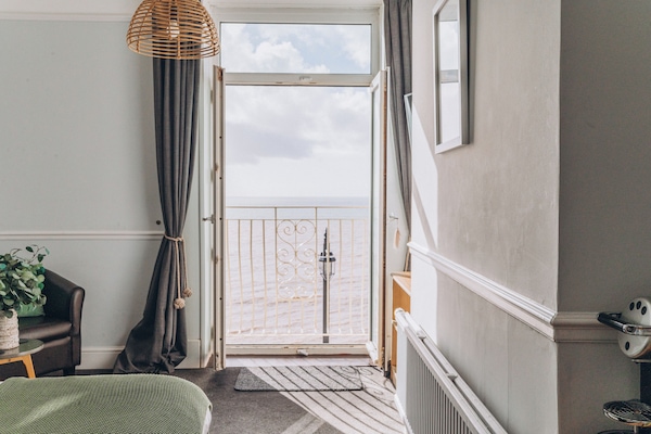Double Room, Sea View | In-room safe, iron/ironing board, free WiFi, bed sheets