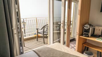 Single Room | Bathroom | Free toiletries, towels