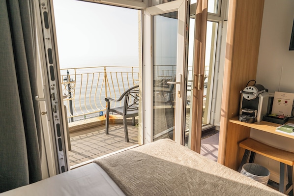 Single Room | Bathroom | Free toiletries, towels