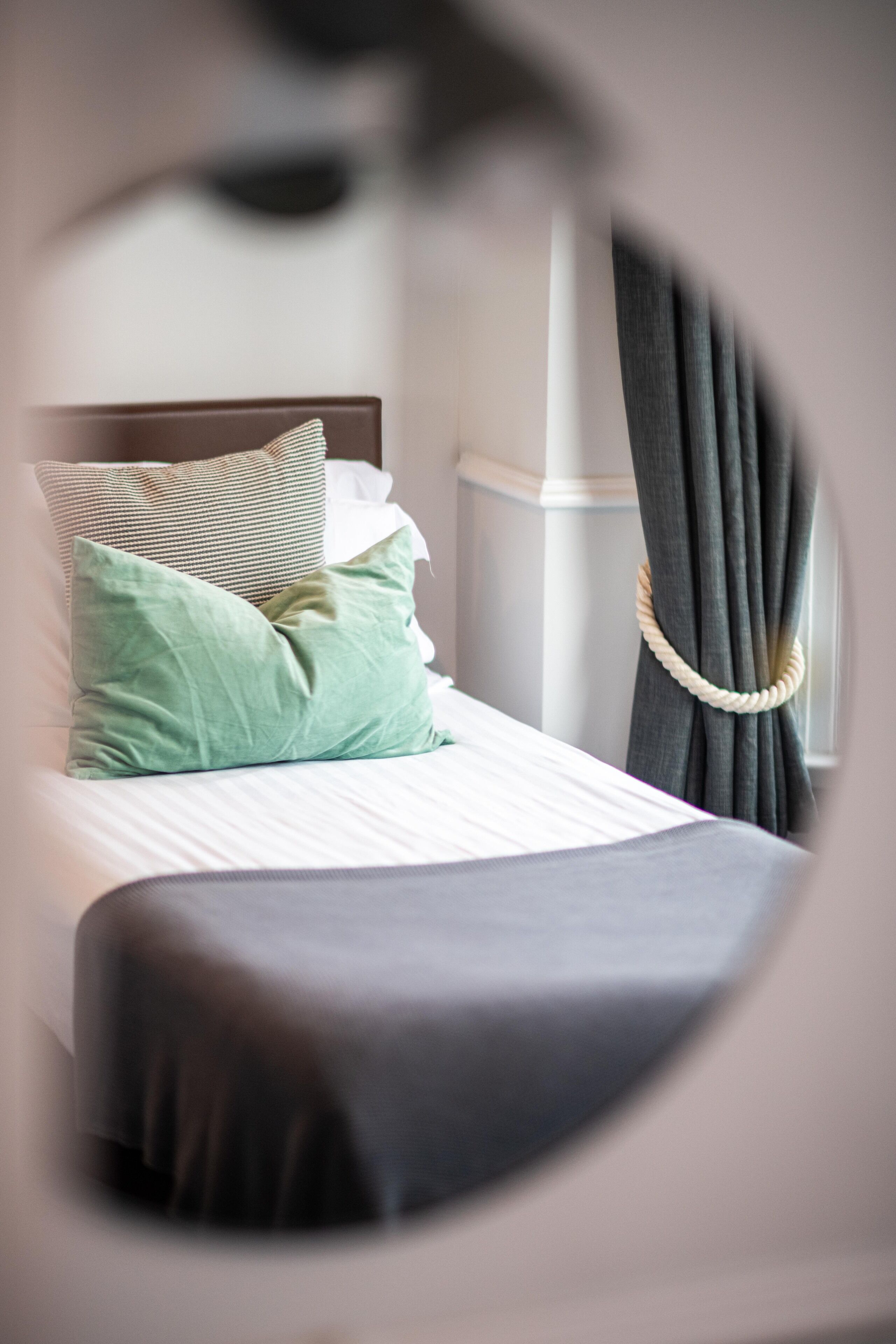 single room | in-room safe, iron/ironing board, free wifi, bed sheets