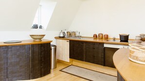 Signature Apartment, 1 Bedroom, Kitchen, City View | Dining - Unique Stay Edinburgh (Edinburgh)