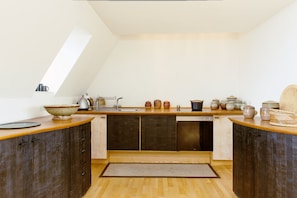 Signature Apartment, 1 Bedroom, Kitchen, City View | Private kitchen