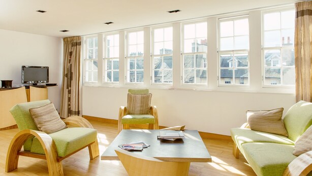 Signature Apartment, 1 Bedroom, Kitchen, City View | Living room - Unique Stay Edinburgh (Edinburgh)
