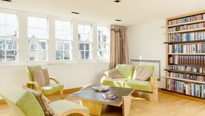 Signature Apartment, 1 Bedroom, Kitchen, City View | Living room - Unique Stay Edinburgh (Edinburgh)