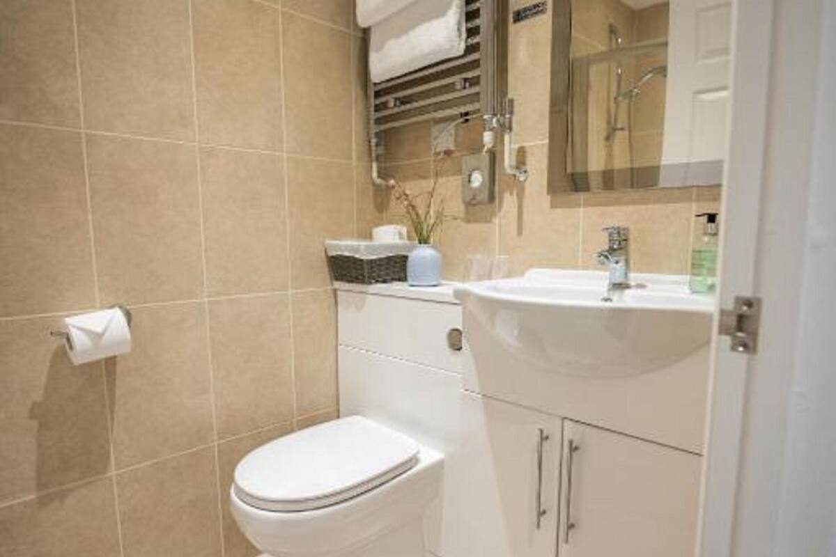 free toiletries, towels