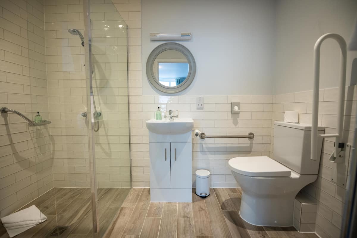 Bathroom | Free toiletries, towels