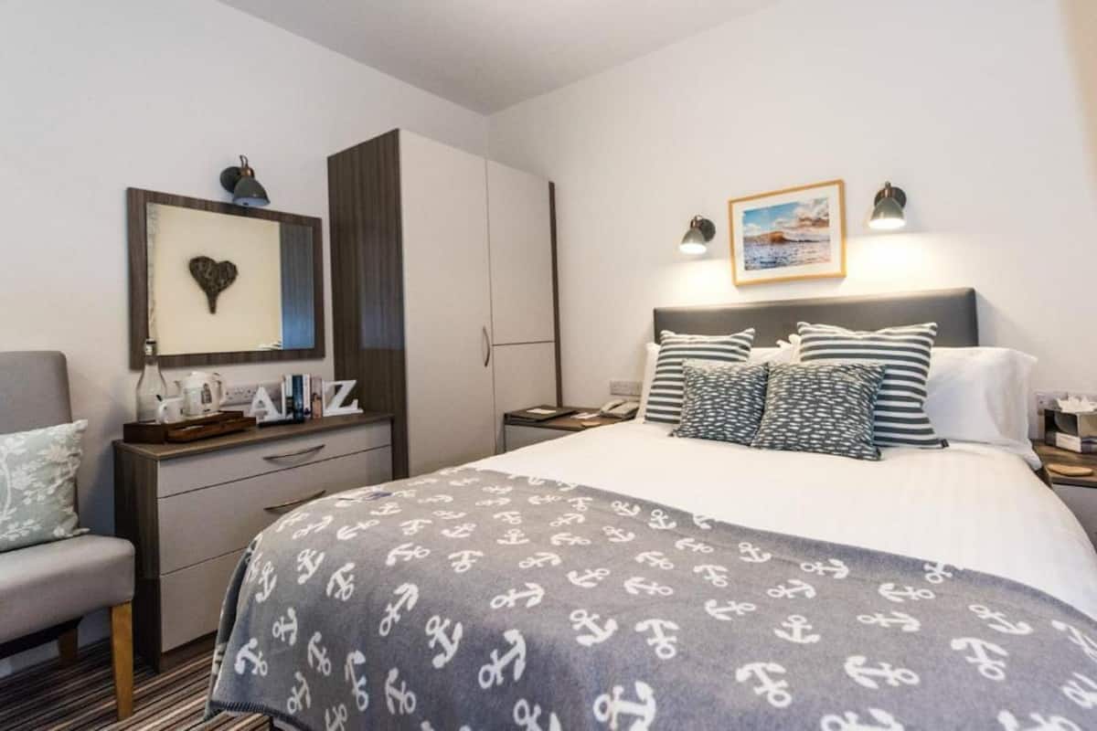 In-room safe, iron/ironing board, free wired internet, bed sheets