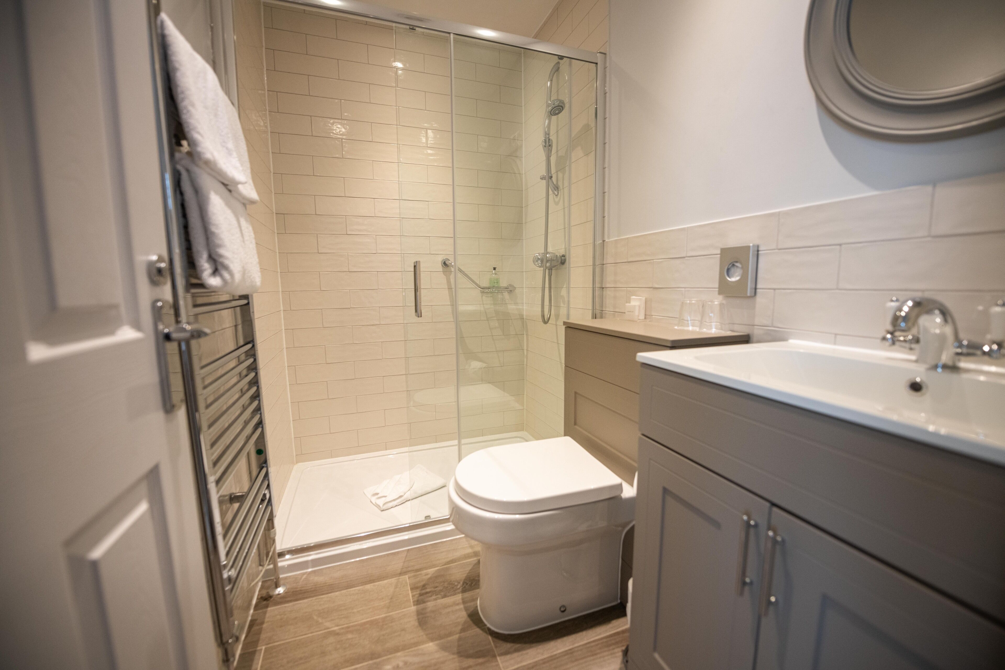 standard twin room, sea view | bathroom | free toiletries, towels