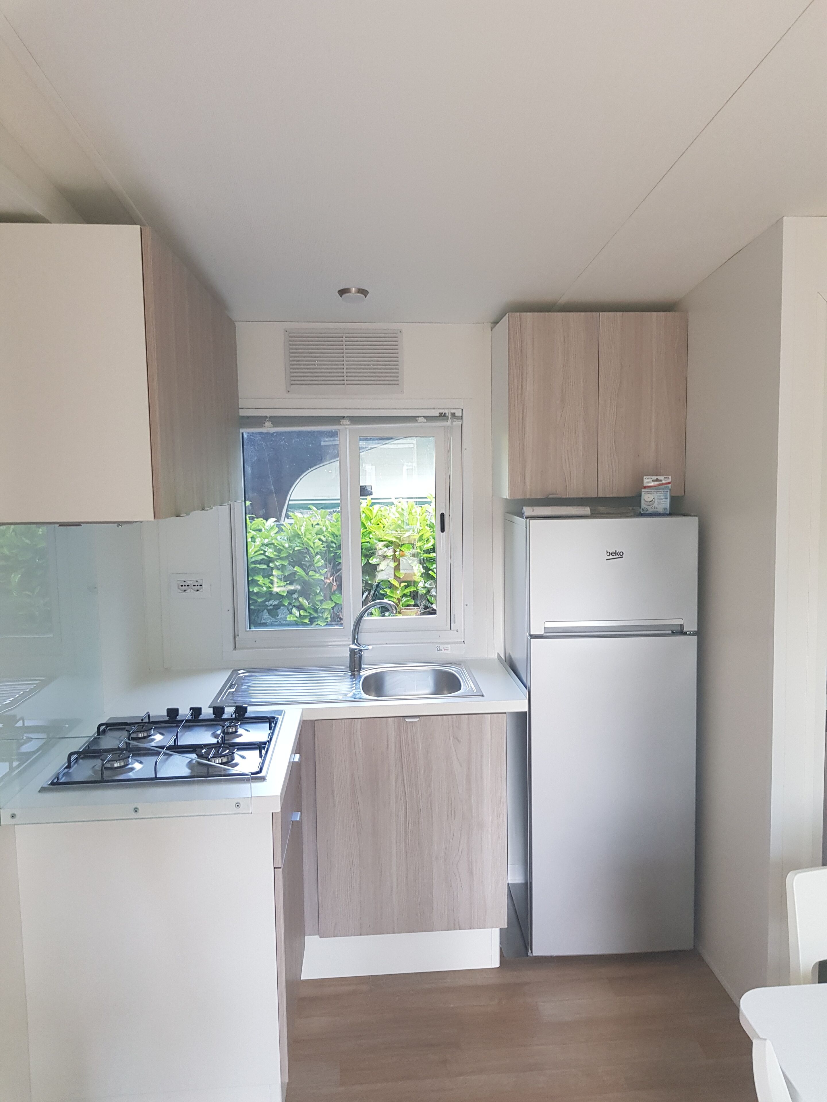 ثلاجة صغيرة، مستلزمات طهي/أطباق/أوعية