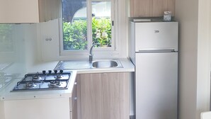Mini-fridge, cookware/dishes/utensils - Camping Montorfano (Montorfano)