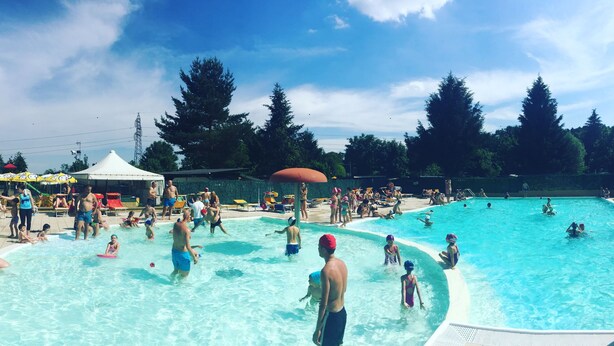 2 outdoor pools, open 10 AM to 7 PM, pool umbrellas, pool loungers - Camping Montorfano (Montorfano)